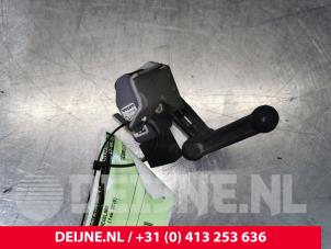 Used Xenon height adjustment Volvo V60 II (ZW) 2.0 T8 16V Plug-in Hybrid AWD Price € 40,00 Margin scheme offered by van Deijne Onderdelen Uden B.V.
