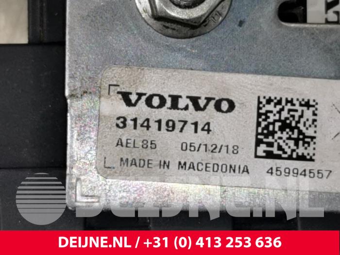 Sirena de alarma de un Volvo V60 II (ZW) 2.0 T8 16V Plug-in Hybrid AWD 2019
