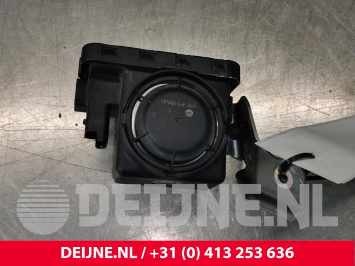 Alarm siren from a Volvo V60 II (ZW) 2.0 T8 16V Plug-in Hybrid AWD 2019