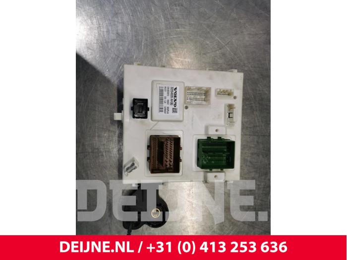 Usados Módulo electrónico central Volvo V60 II (ZW) 2.0 T8 16V Plug-in Hybrid AWD Precio € 275,00 Norma de margen ofrecido por van Deijne Onderdelen Uden B.V.