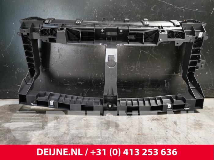 Nya Front Renault Trafic Pris € 114,95 Inklusive moms erbjuds av van Deijne Onderdelen Uden B.V.