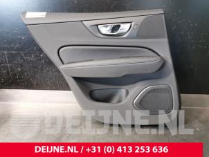 Usados Tapizado de puerta de 4 puertas izquierda detrás Volvo V60 II (ZW) 2.0 T8 16V Plug-in Hybrid AWD Precio de solicitud ofrecido por van Deijne Onderdelen Uden B.V.