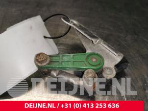 Usagé Régulateur d'hauteur Xenon Tesla Model S 70D Prix sur demande proposé par van Deijne Onderdelen Uden B.V.