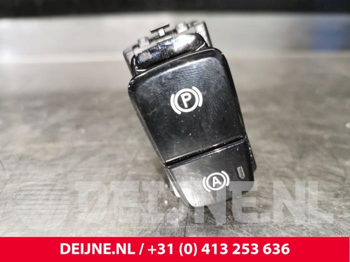Gebrauchte Handbremse Schalter Volvo XC40 (XZ) 1.5 T3 Autom. 12V Preis € 45,00 Margenregelung angeboten von van Deijne Onderdelen Uden B.V.