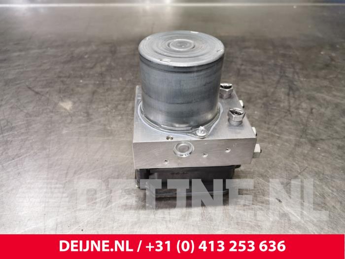 Usagé Pompe ABS Volvo XC40 (XZ) 1.5 T3 Autom. 12V Prix € 145,20 Prix TTC proposé par van Deijne Onderdelen Uden B.V.