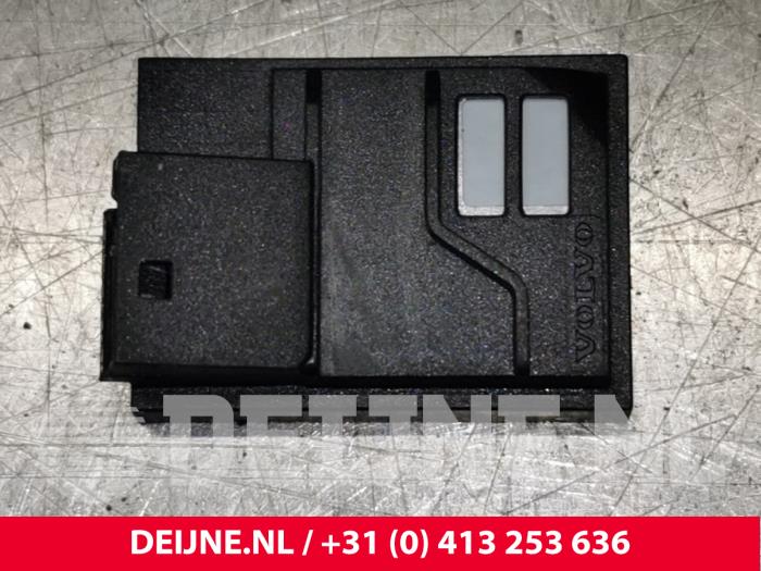 Begagnade Ljussensor Volvo XC40 (XZ) 1.5 T3 Autom. 12V Pris € 30,00 Marginaltabell erbjuds av van Deijne Onderdelen Uden B.V.