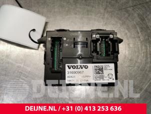 Gebrauchte Modul Climatronic Volvo XC40 (XZ) 1.5 T3 Autom. 12V Preis € 75,00 Margenregelung angeboten von van Deijne Onderdelen Uden B.V.