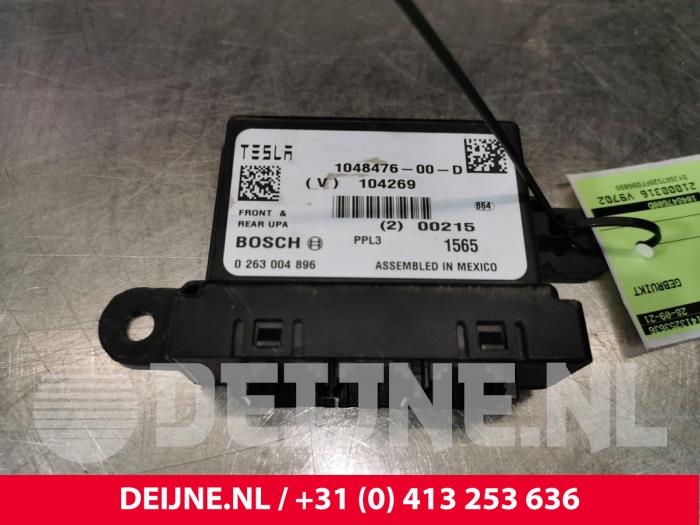Usagé Module PDC Tesla Model S 70D Prix € 121,00 Prix TTC proposé par van Deijne Onderdelen Uden B.V.