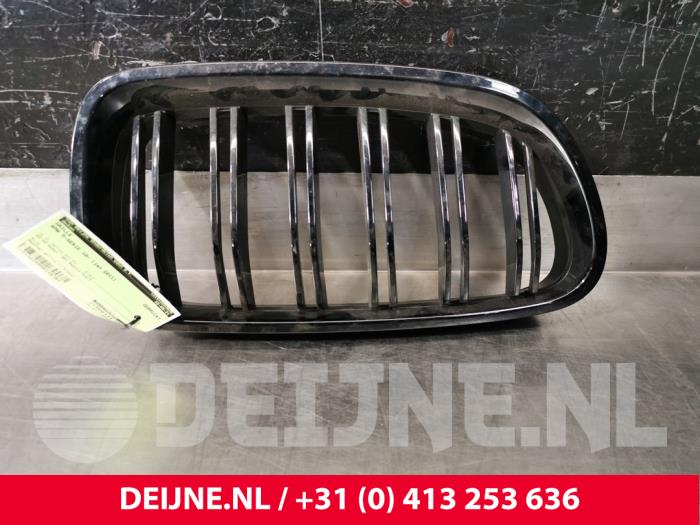 Begagnade Grill BMW 5 serie (F10) 530i 24V TwinPower Turbo Pris € 25,00 Marginaltabell erbjuds av van Deijne Onderdelen Uden B.V.