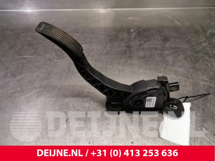 Begagnade Gaspedal Tesla Model S 70D Pris € 48,40 Inklusive moms erbjuds av van Deijne Onderdelen Uden B.V.