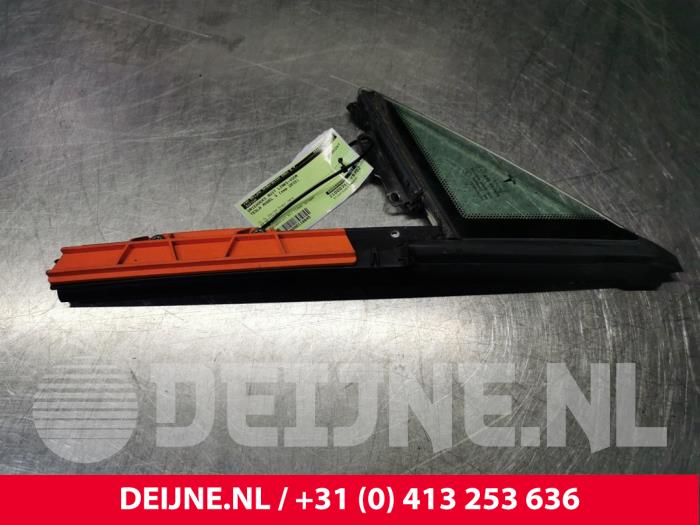 Usados Ventanilla triangular izquierda delante Tesla Model S 70D Precio € 54,45 IVA incluido ofrecido por van Deijne Onderdelen Uden B.V.