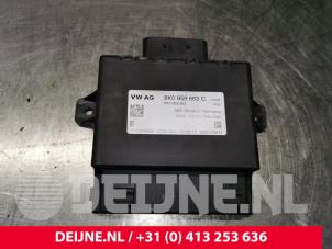 Używane Regulator napiecia Audi S8 (D4) 4.0 Plus V8 TFSI 32V Cena € 80,00 Procedura marży oferowane przez van Deijne Onderdelen Uden B.V.