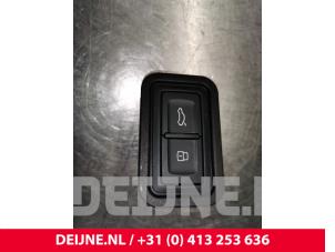 Used Tailgate switch Audi S8 (D4) 4.0 Plus V8 TFSI 32V Price € 15,00 Margin scheme offered by van Deijne Onderdelen Uden B.V.