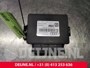 Usados Módulo de freno de mano Audi S8 (D4) 4.0 Plus V8 TFSI 32V Precio € 70,00 Norma de margen ofrecido por van Deijne Onderdelen Uden B.V.