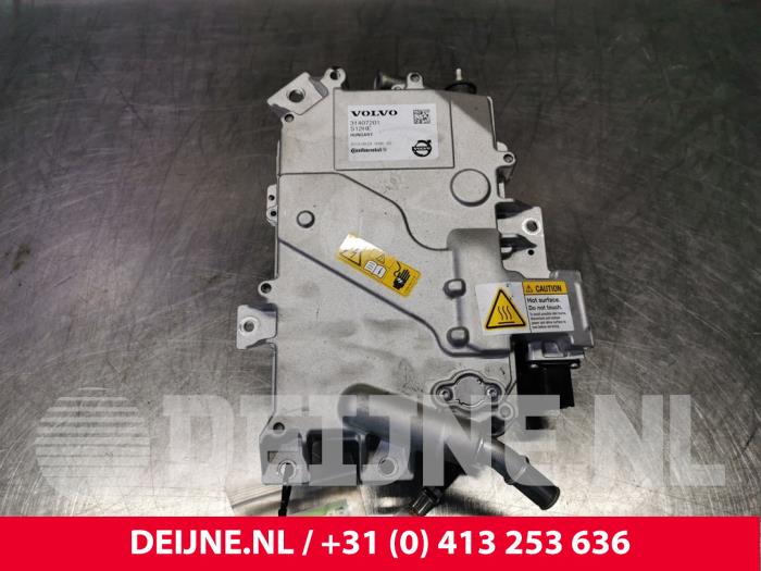 Używane DC/CD konwertor Volvo V60 I (FW/GW) 2.4 D6 20V Plug-in Hybrid AWD Cena € 700,00 Procedura marży oferowane przez van Deijne Onderdelen Uden B.V.