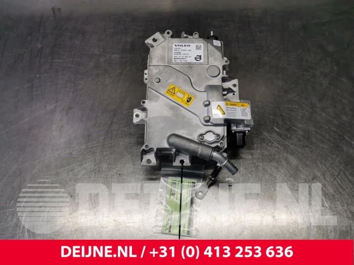 Używane DC/CD konwertor Volvo V60 I (FW/GW) 2.4 D6 20V AWD Twin Engine Plug-in Hybrid Cena € 700,00 Procedura marży oferowane przez van Deijne Onderdelen Uden B.V.