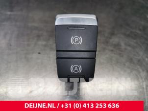 Usagé Commutateur frein à main Audi S8 (D4) 4.0 Plus V8 TFSI 32V Prix € 20,00 Règlement à la marge proposé par van Deijne Onderdelen Uden B.V.