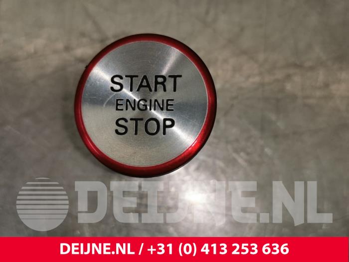 Usagé Commande start/stop Audi S8 (D4) 4.0 Plus V8 TFSI 32V Prix € 25,00 Règlement à la marge proposé par van Deijne Onderdelen Uden B.V.