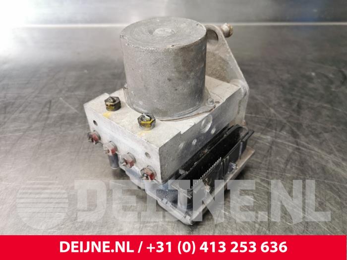 Usagé Pompe ABS Mercedes Sprinter 3,5t (906.63) 318 CDI 24V Prix € 48,40 Prix TTC proposé par van Deijne Onderdelen Uden B.V.