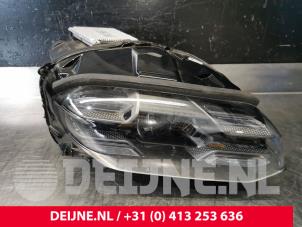 Gebrauchte Scheinwerfer rechts Porsche Taycan (Y1A) 4S Preis € 2.238,50 Mit Mehrwertsteuer angeboten von van Deijne Onderdelen Uden B.V.