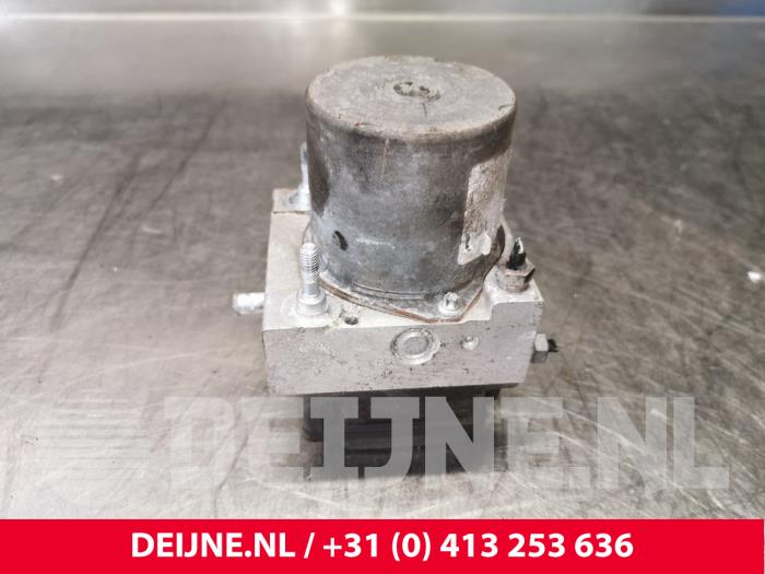 Usagé Bloc ABS Renault Master III (FV) 2.3 dCi 145 16V RWD Prix € 30,25 Prix TTC proposé par van Deijne Onderdelen Uden B.V.