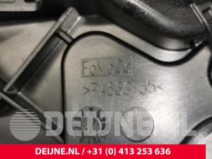 Ventildeckel van een Volvo V40 (MV) 1.6 T2 GTDi 16V 2015