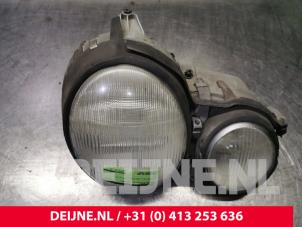 Used Headlight, right Mercedes E (W210) 2.2 E-220 CDI 16V Price € 25,00 Margin scheme offered by van Deijne Onderdelen Uden B.V.
