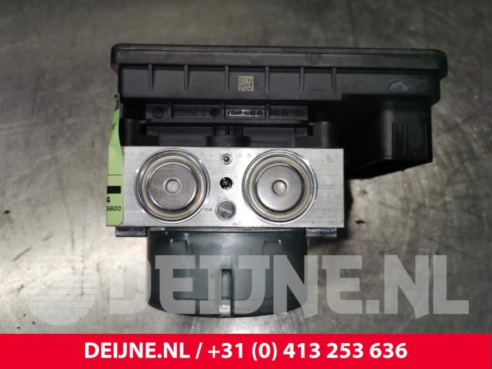 Usagé Bloc ABS Volkswagen Golf VIII (CD1) 2.0 GTI 16V Prix € 75,00 Règlement à la marge proposé par van Deijne Onderdelen Uden B.V.