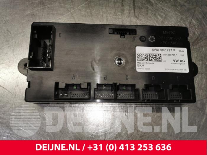 Module climatronic from a Volkswagen Golf VIII (CD1) 2.0 GTI 16V 2020