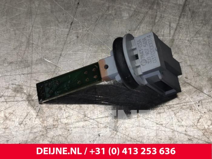 Begagnade Innetemperatursensor Volkswagen Golf VIII (CD1) 2.0 GTI 16V Pris € 9,00 Marginaltabell erbjuds av van Deijne Onderdelen Uden B.V.