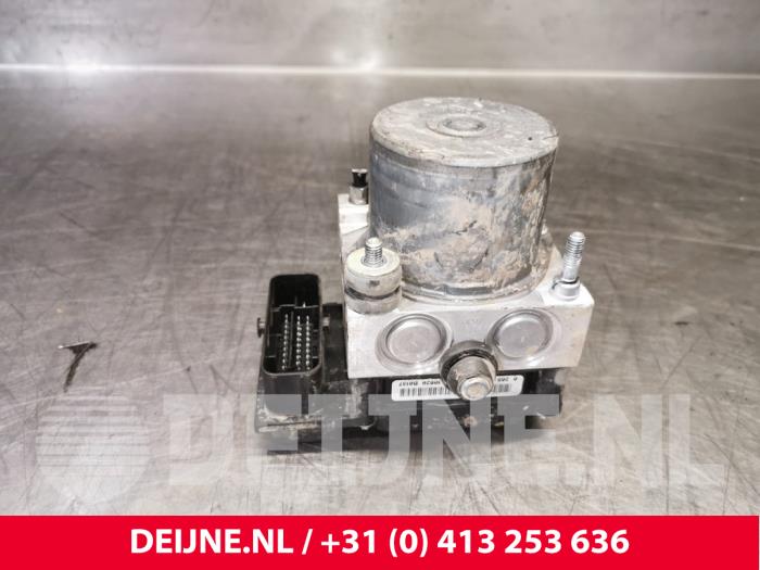 Begagnade ABS-pump Nissan NV 200 (M20M) 1.5 dCi 86 Pris € 36,30 Inklusive moms erbjuds av van Deijne Onderdelen Uden B.V.