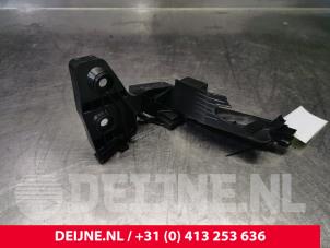 Używane Wspornik zderzaka prawy tyl Volkswagen Golf VIII (CD1) 2.0 GTI 16V Cena € 9,00 Procedura marży oferowane przez van Deijne Onderdelen Uden B.V.