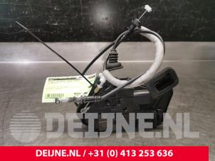 Gebrauchte Türschlossmechanik 2-türig rechts Volkswagen Crafter (SY) 2.0 TDI Preis € 90,75 Mit Mehrwertsteuer angeboten von van Deijne Onderdelen Uden B.V.