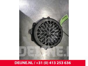 Used Speaker Porsche Taycan (Y1A) 4S Price € 42,35 Inclusive VAT offered by van Deijne Onderdelen Uden B.V.