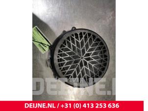 Used Speaker Porsche Taycan (Y1A) 4S Price € 42,35 Inclusive VAT offered by van Deijne Onderdelen Uden B.V.