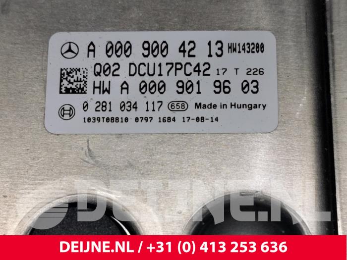 Boitier Adblue d'un Mercedes-Benz Vito (447.6) 1.6 111 CDI 16V 2017