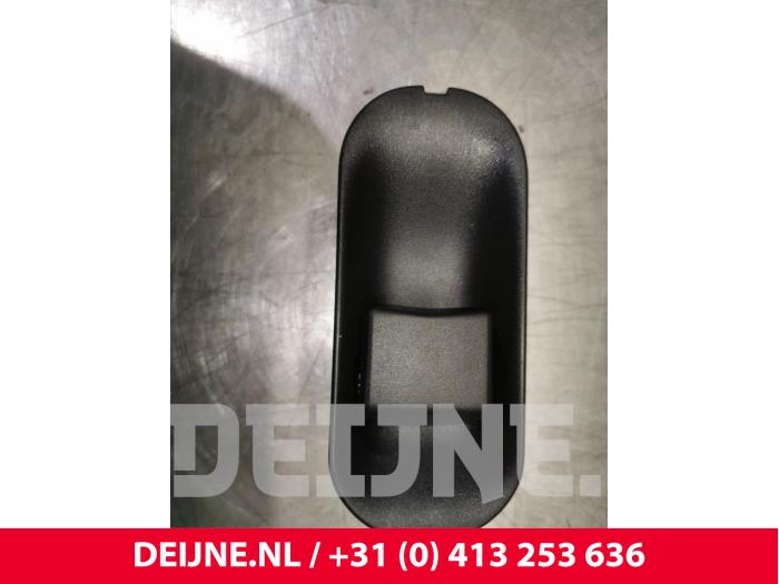 Używane Przelacznik Porsche Taycan (Y1A) 4S Cena € 24,20 Z VAT oferowane przez van Deijne Onderdelen Uden B.V.