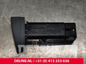 Usados Interruptor luz antiniebla Hyundai H300 Precio € 35,00 Norma de margen ofrecido por van Deijne Onderdelen Uden B.V.
