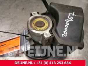Usados Bomba de dirección asistida Volvo V70 (GW/LW/LZ) 2.5 10V Precio € 40,00 Norma de margen ofrecido por van Deijne Onderdelen Uden B.V.