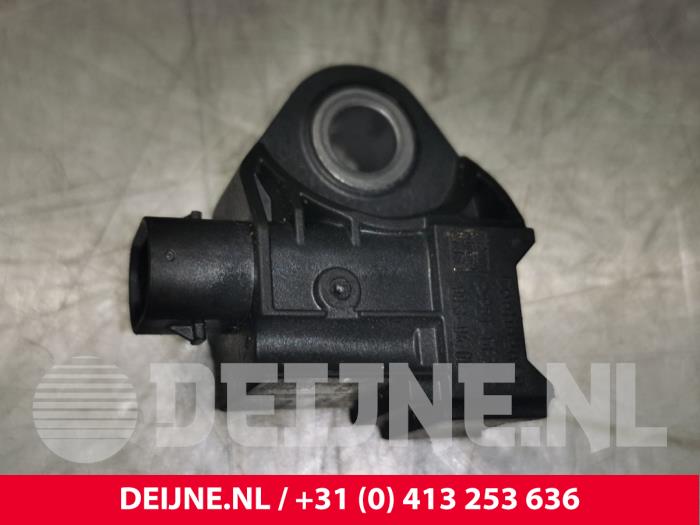 Begagnade Airbagsensor Porsche Taycan (Y1A) 4S Pris € 90,75 Inklusive moms erbjuds av van Deijne Onderdelen Uden B.V.