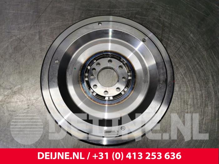 Neue Schwungrad Volvo C70 (MC) 2.0 D 16V Preis € 242,00 Mit Mehrwertsteuer angeboten von van Deijne Onderdelen Uden B.V.