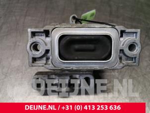 Used Engine mount Volkswagen Caddy III (2KA,2KH,2CA,2CH) 2.0 TDI 16V 4Motion Price € 84,70 Inclusive VAT offered by van Deijne Onderdelen Uden B.V.