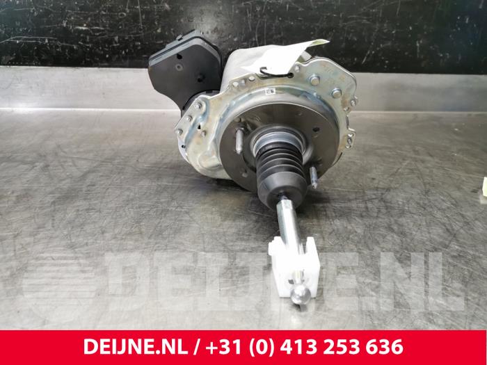 Begagnade Bromsservo Porsche Taycan (Y1A) 4S Pris € 453,75 Inklusive moms erbjuds av van Deijne Onderdelen Uden B.V.