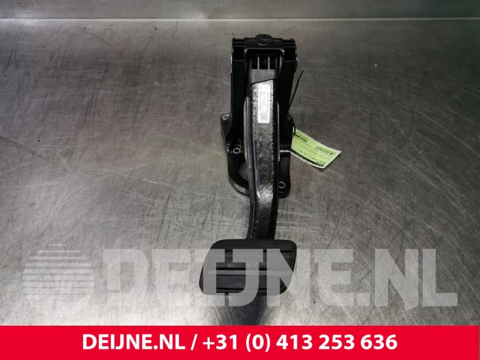 Używane Pedal hamulca Porsche Taycan (Y1A) 4S Cena € 121,00 Z VAT oferowane przez van Deijne Onderdelen Uden B.V.