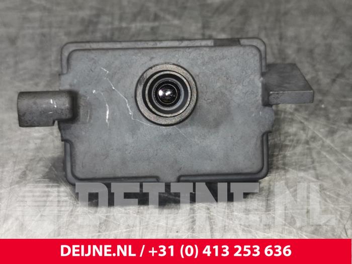 Używane Modul kamery Porsche Taycan (Y1A) 4S Cena € 169,40 Z VAT oferowane przez van Deijne Onderdelen Uden B.V.