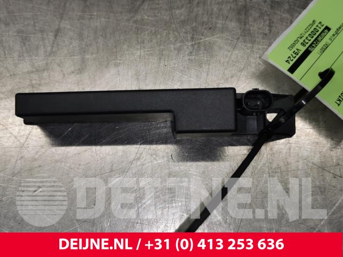 Używane Keyless Entry-Antena Porsche Taycan (Y1A) 4S Cena € 24,20 Z VAT oferowane przez van Deijne Onderdelen Uden B.V.