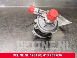 Używane Dodatkowa pompa wodna Porsche Taycan (Y1A) 4S Cena € 217,80 Z VAT oferowane przez van Deijne Onderdelen Uden B.V.