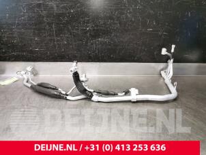 Używane Przewód klimatyzacji Porsche Taycan (Y1A) 4S Cena na żądanie oferowane przez van Deijne Onderdelen Uden B.V.