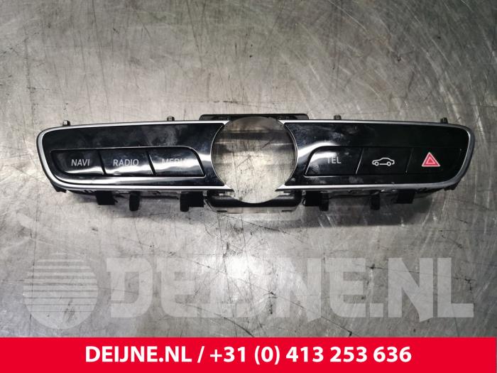 Begagnade Radiokontrollpanel Mercedes E (W213) E-220d 2.0 Turbo 16V Pris € 70,00 Marginaltabell erbjuds av van Deijne Onderdelen Uden B.V.