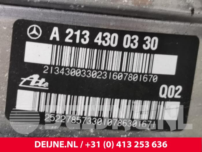 Assistant de freinage d'un Mercedes-Benz E (W213) E-220d 2.0 Turbo 16V 2016